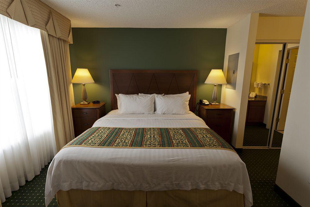 By Marriott Denver Airport At Gateway Park Hotel 3*