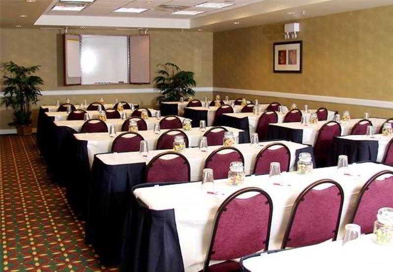 By Marriott Denver Airport At Gateway Park 3*